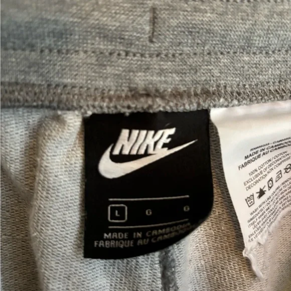 Nike Men's Gray Shorts - Picture 2 of 2